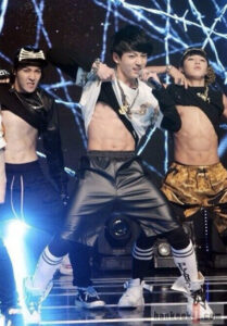 画像15選 ジョングクの腹筋がヤバい 筋肉うさぎと呼ばれる2つの理由も Coco Point