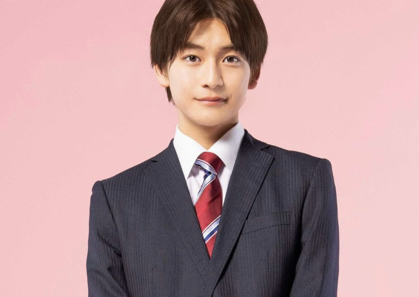 画像18選 高橋文哉がイケメンで笑顔も素敵 私服姿もかっこいい Coco Point