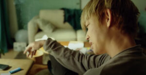 アバランチ 綾野剛のタバコの銘柄は 喫煙シーンの動画や画像がかっこいいと話題 Coco Point